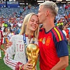 Dani Olmo u zagrljaju s djevojkom nakon osvajanja Svjetskog prvenstva: Emotivni trenuci na terenu