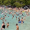 Snimak gužve s plaže u Makarskoj na vrhuncu sezone izazvao brojne reakcije: Odmor ili umor?