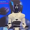 Humanoidni robot se srušio na pozornici tokom sajma u Tajvanu i uplašio prisutne