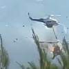 Dramatičan snimak sudara helikoptera iz Grčke: Nakon jake eksplozije ostaci letjelice pali na tlo, ima poginulih