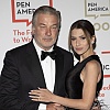 Alec Baldwin u šali predložio supruzi Hilariji još jedno dijete, njena reakcija postala je hit