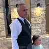 Vlasnici restorana u Srbiji oduševili gestom: Zaposleniku u znak zahvalnosti poklonili automobil