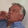 Viktor Orban snimljen u neprepoznatljivom izdanju u Srbiji: Muzičari mu svirali na uho, on uživao u rakiji