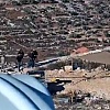 Horor na Zapadnoj obali: Izraelski doseljenici okružili palestinsku kuću i sprečavaju porodicu s djecom da izađe