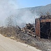 Požar u mostarskom naselju Raštani, vatrogascima u gašenju pomažu i mještani