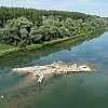 Iz presušene Save izronio brod izgrađen 1913. godine: Građani organizovali piknik na olupini iz doba Austro-Ugarske