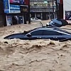 Rekordne padavine širom Azije, poplave u Južnoj Koreji nosile automobile