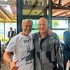 Emir Hadžihafizbegović pozirao s Woodyjem Harrelsonom: Simboličnim detaljem na majici prisjetio se Saše Petrovića