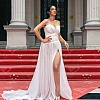 Jelena Jugović u elegantnom i zavodljivom izdanju: U raskošnoj bijeloj haljini pozirala na crvenom tepihu