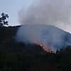 Veliki požar kod Trebinja: Vatra prijeti kućama, gašenje otežavaju detonacije mina