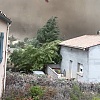 Pogledajte trenutak prolaska tornada kroz selo u Francuskoj: Sve snimljeno s prozora kuće