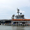 Američki nosač aviona USS Abraham Lincoln prolazi pored Singapura na povratku iz Bliskog istoka