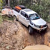 Nevjerovatan prizor iz Australije: Toyota Hilux s prikolicom savladao gotovo vertikalnu padinu