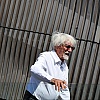 Bivši šef Formule 1 Bernie Ecclestone zadržan na aerodromu u Portugalu zbog puške